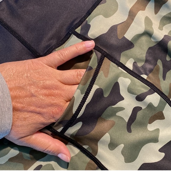 Constantly Varied Gear CVG Reversible Camo Capri Crossfit Leggings Size XL - Picture 4 of 9